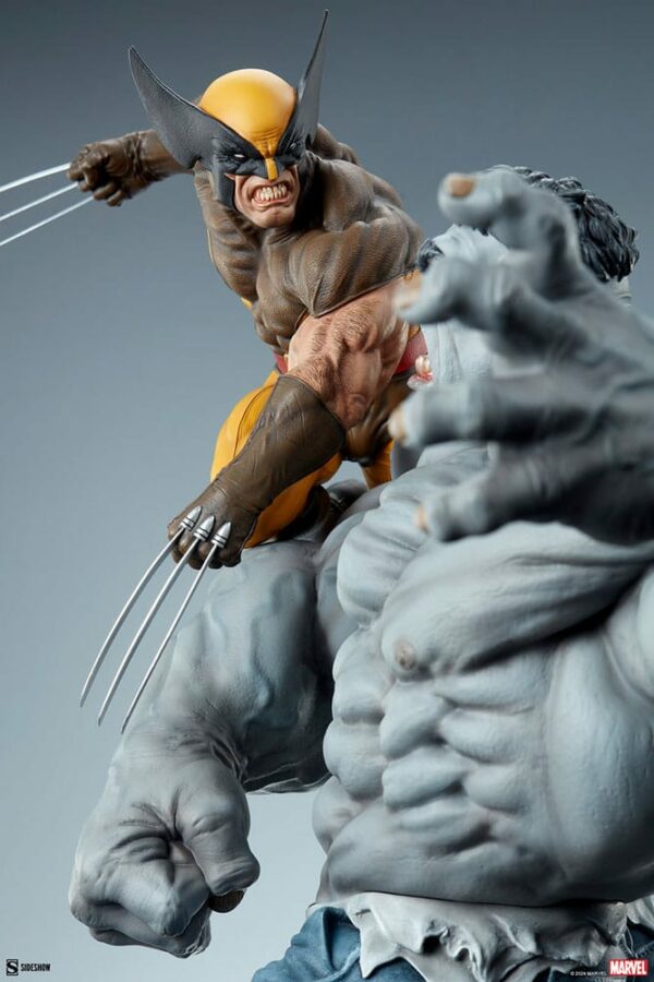 MARVEL – Statuette Wolverine vs Grey Hulk 58 cm – Image 12